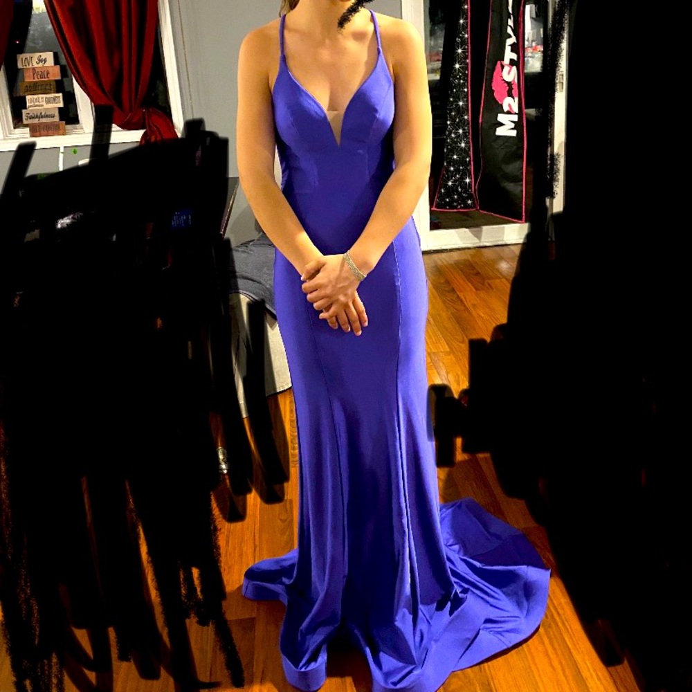 Prom dress loved it very pretty did not get to wear because of Covid